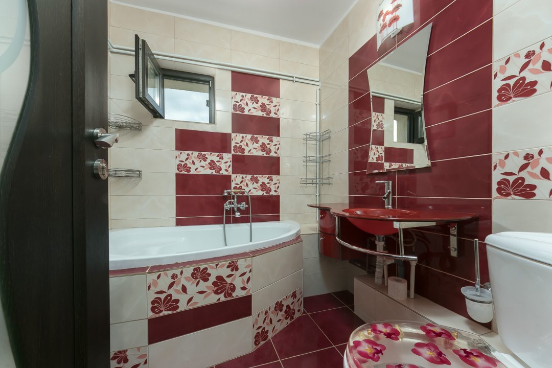 Apartament 4 camere cochet , centrala proprie, bloc reabilitat ,comision 0%