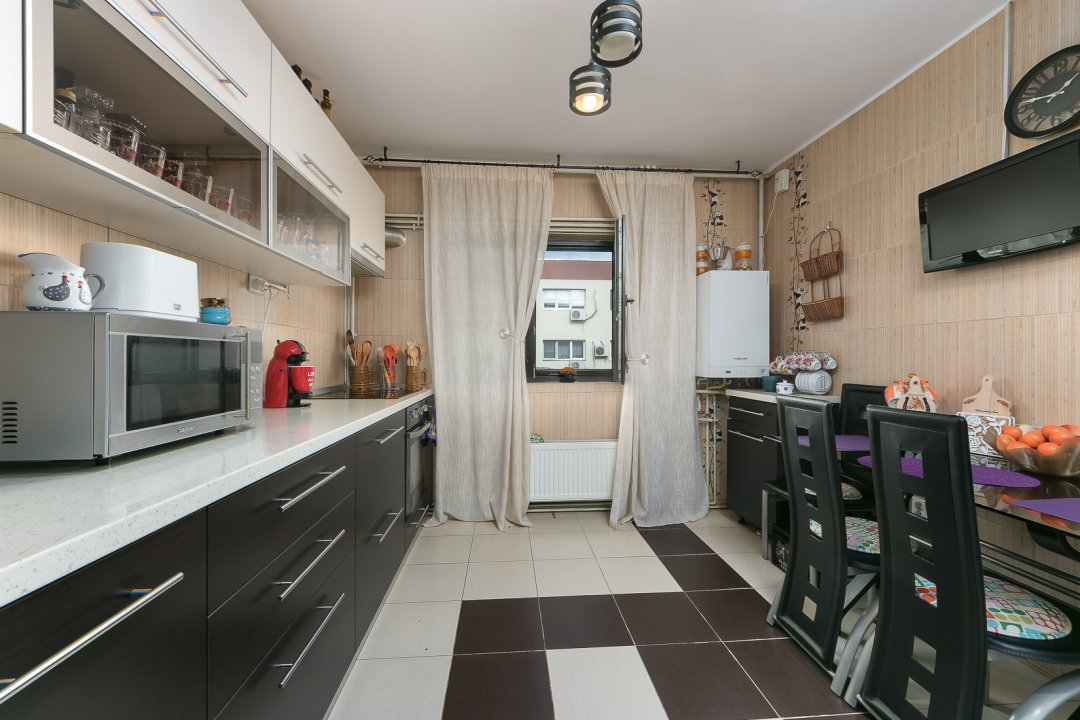 Apartament 4 camere cochet , centrala proprie, bloc reabilitat ,comision 0%