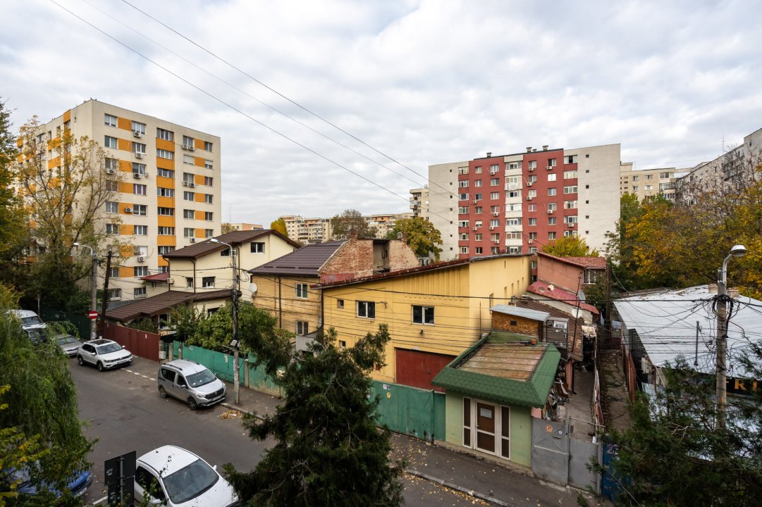 Opreste-te. Iti promit, merita sa studiezi acest apartament 3 camere Rahova