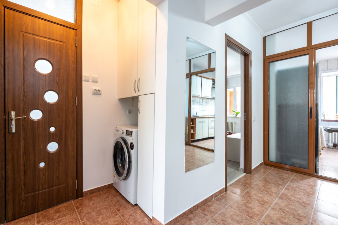 Opreste-te. Iti promit, merita sa studiezi acest apartament 3 camere Rahova
