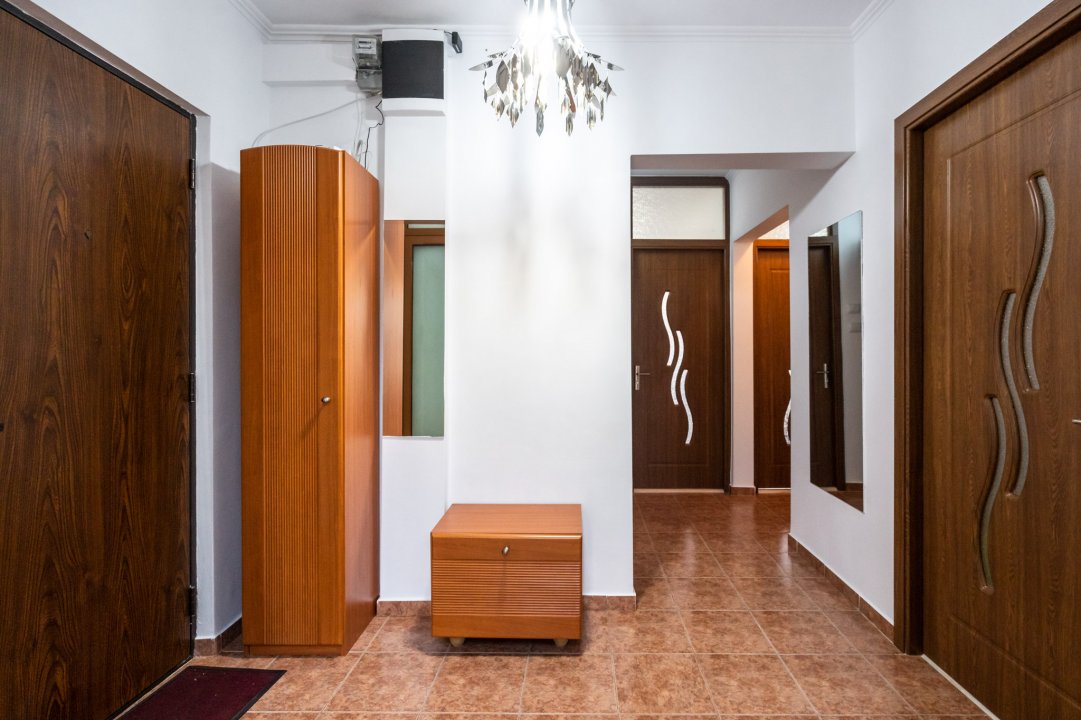 Opreste-te. Iti promit, merita sa studiezi acest apartament 3 camere Rahova