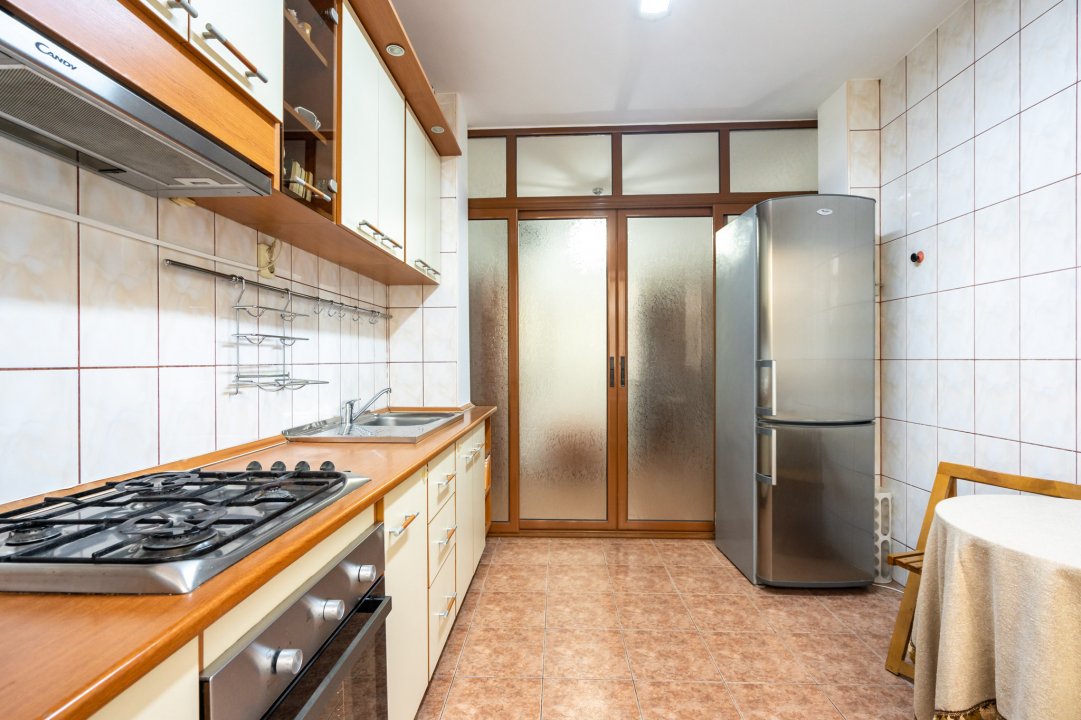 Opreste-te. Iti promit, merita sa studiezi acest apartament 3 camere Rahova