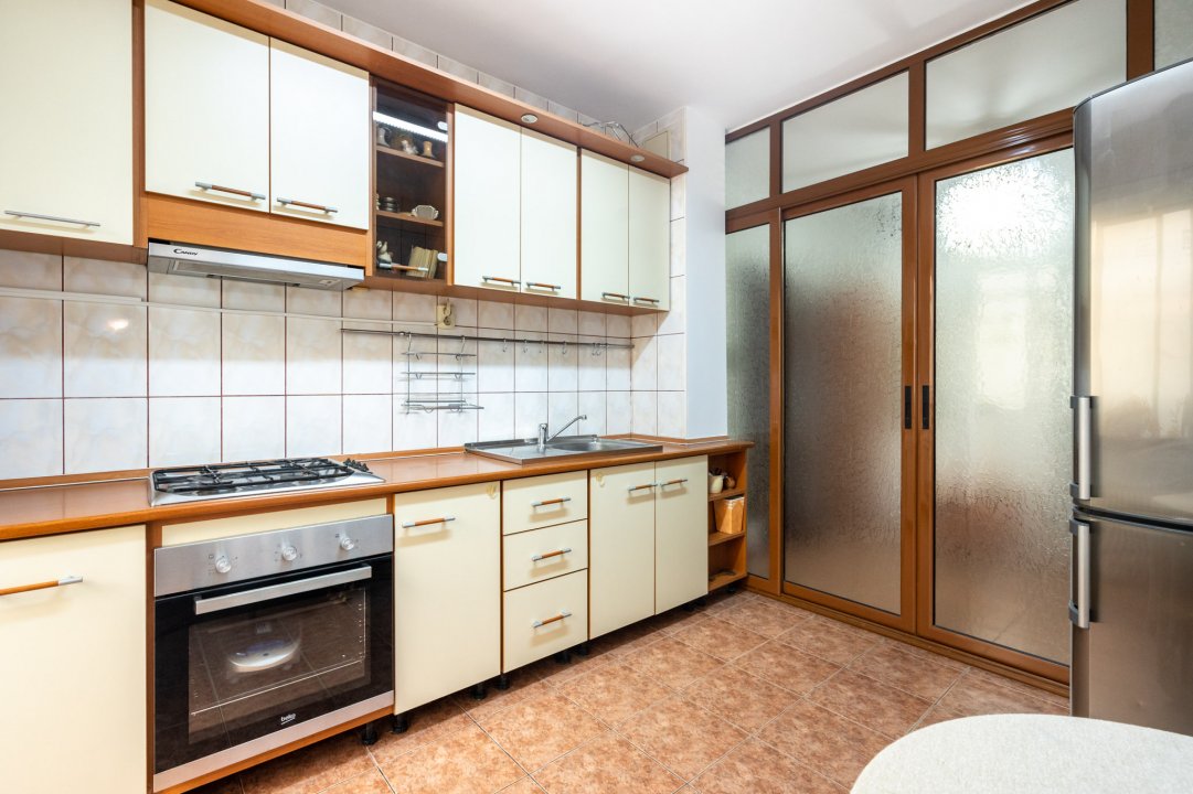 Opreste-te. Iti promit, merita sa studiezi acest apartament 3 camere Rahova