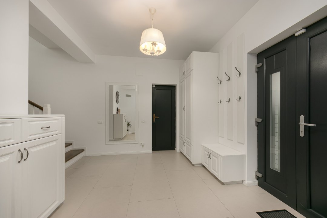 Casa eleganta cu arhitectura unicat, garaj si foisor!!!