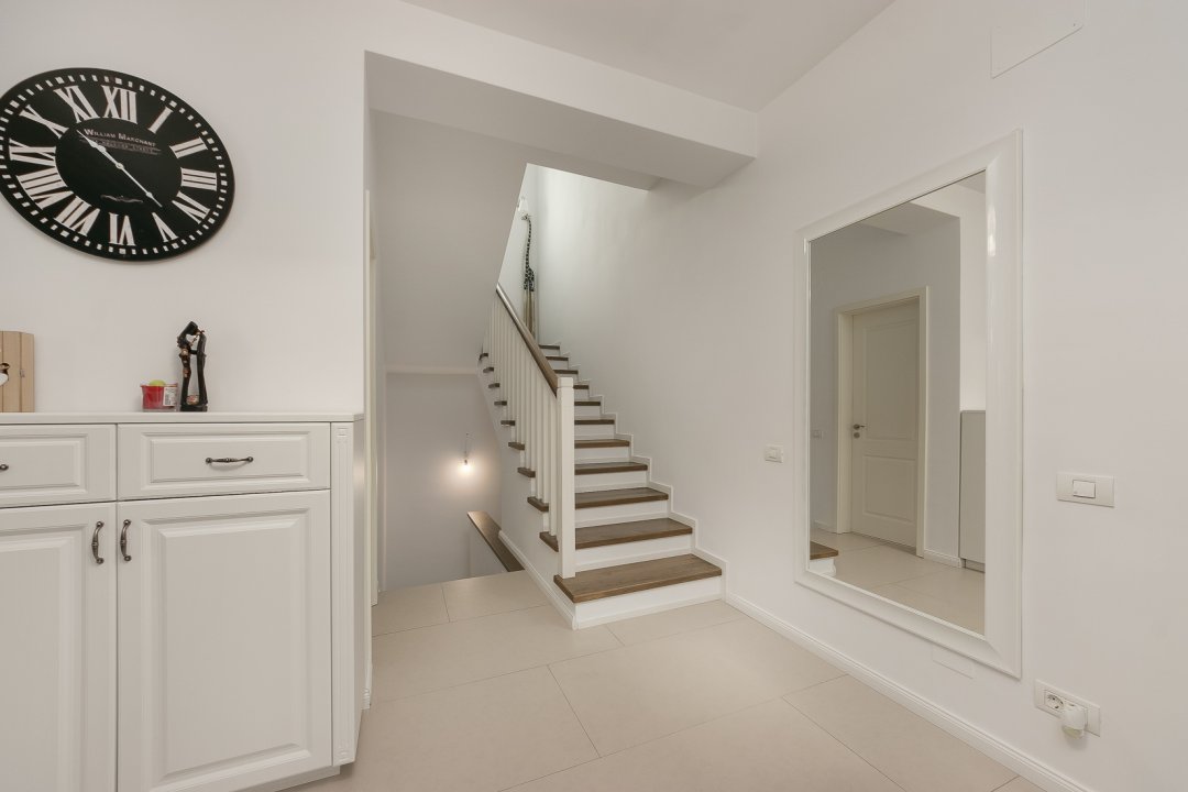 Casa eleganta cu arhitectura unicat, garaj si foisor!!!