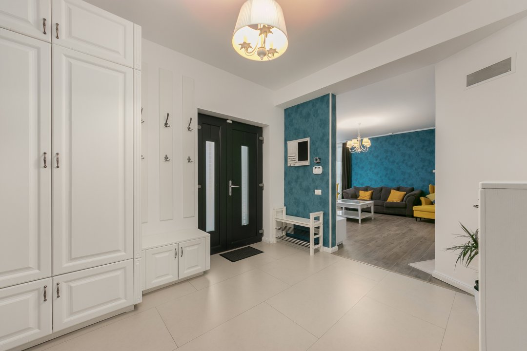 Casa eleganta cu arhitectura unicat, garaj si foisor!!!