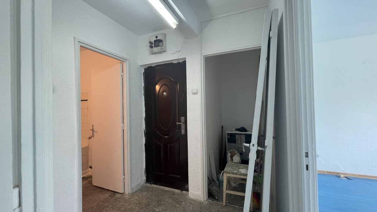 Apartament 2 camere decomandat in bloc tip "P"