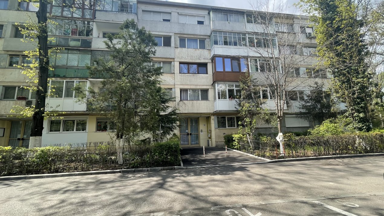 Apartament 2 camere decomandat in bloc tip "P"
