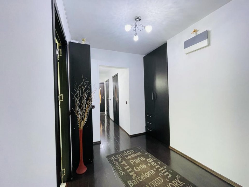 Apartament 3 camere Str Telita