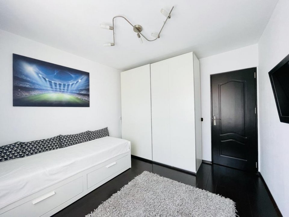 Apartament 3 camere Str Telita