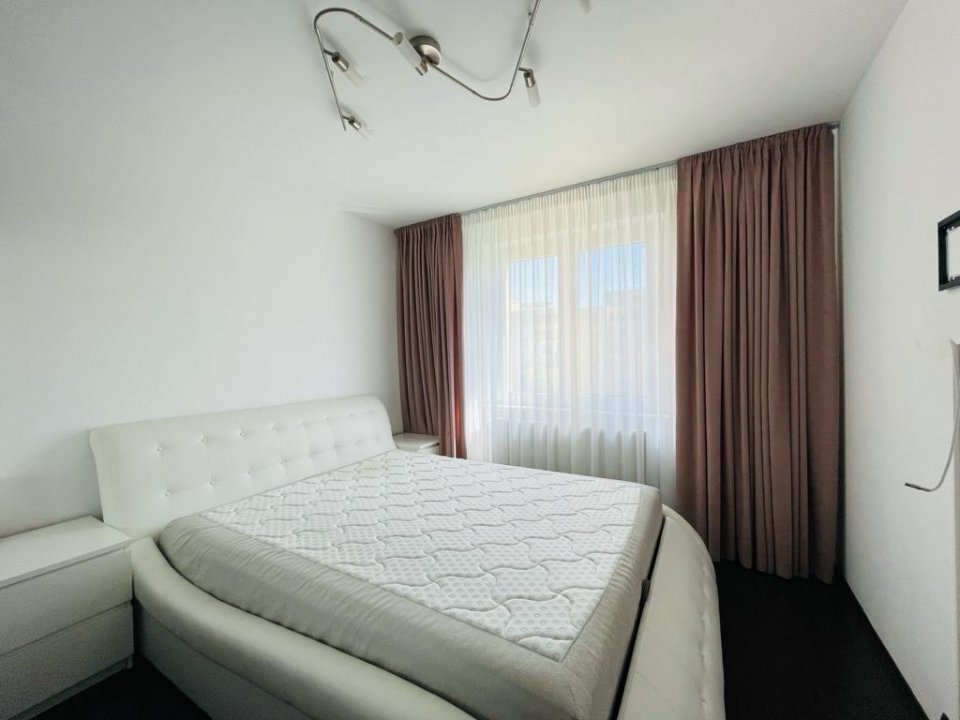 Apartament 3 camere Str Telita