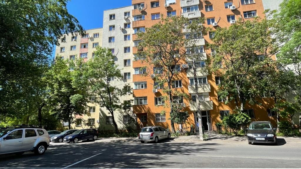 Apartament 3 camere Str Telita