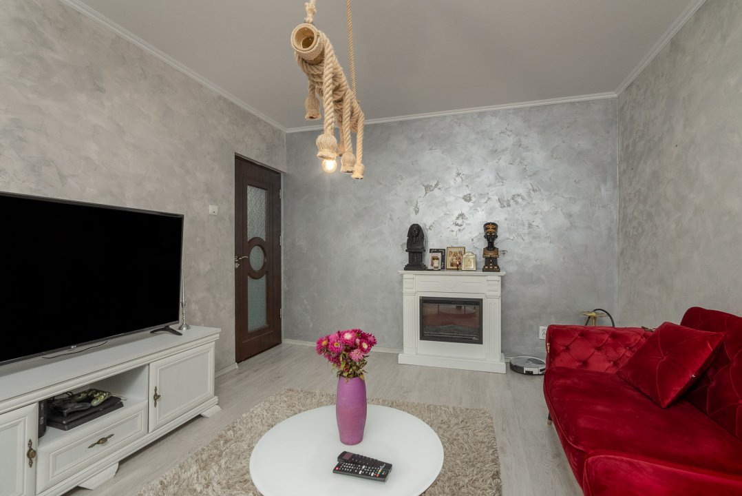 Apartament 2 camere decomandat in bloc tip P