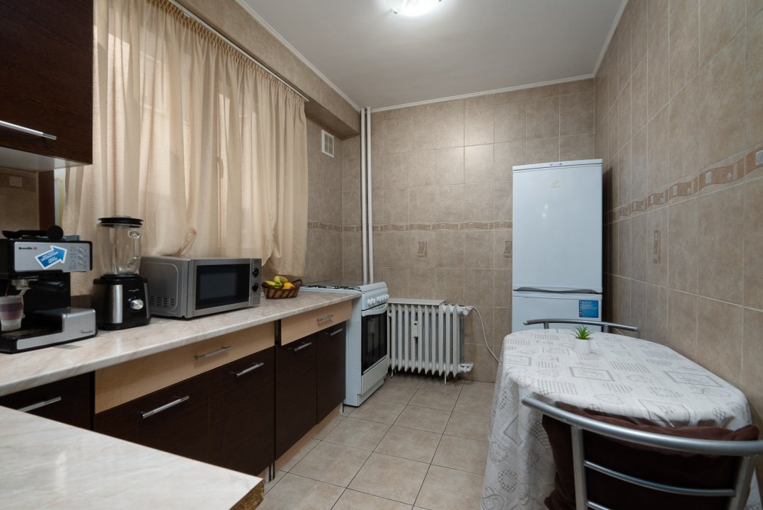 Apartament 2 camere decomandat in bloc tip P