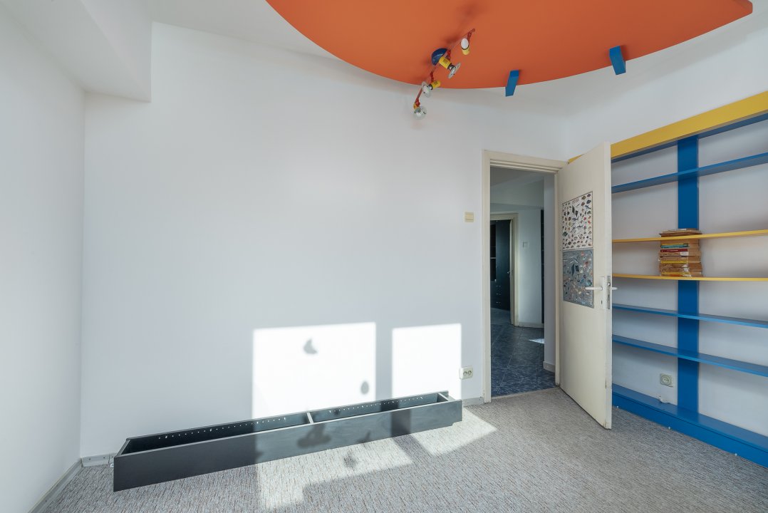 Apartament 3 camere Bucla, decomandat, bloc după 80'