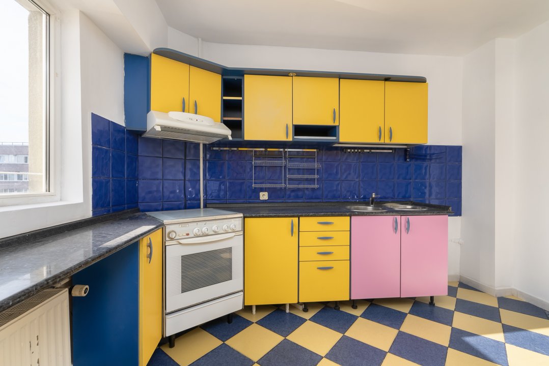Apartament 3 camere Bucla, decomandat, bloc după 80'