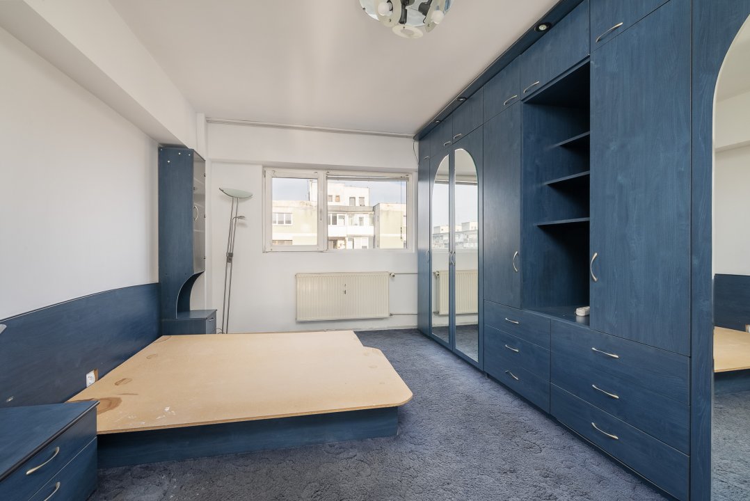 Apartament 3 camere Bucla, decomandat, bloc după 80'