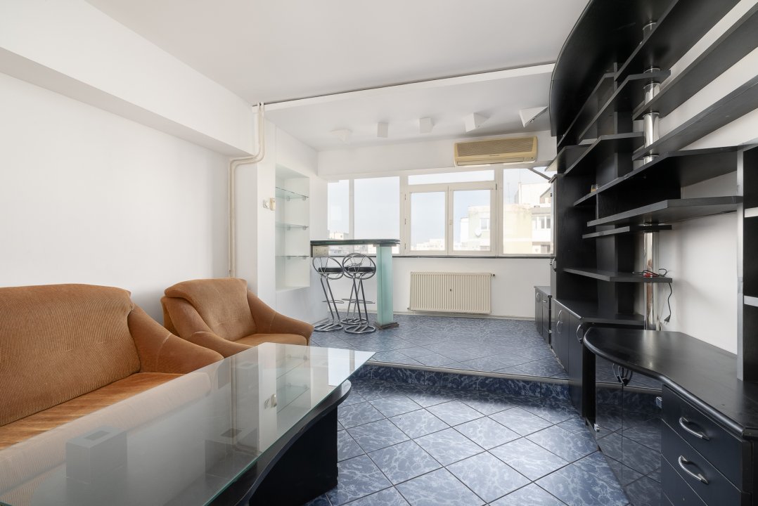 Apartament 3 camere Bucla, decomandat, bloc după 80'