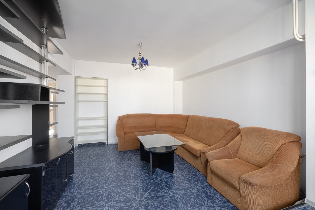 Apartament 3 camere Bucla, decomandat, bloc după 80'