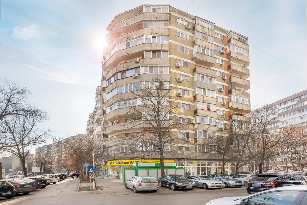 Apartament 3 camere Bucla, decomandat, bloc după 80'