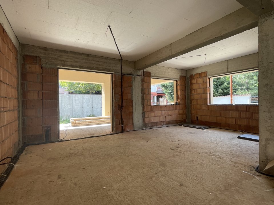 Casa individuala 5 camere cu terasa, Str Maracineni