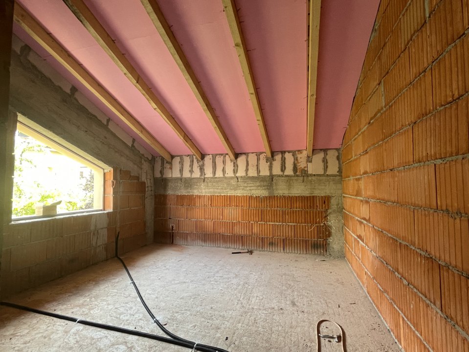 Casa individuala 5 camere cu terasa, Str Maracineni