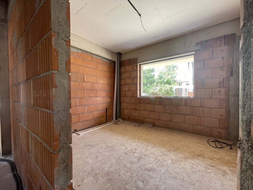 Casa individuala 5 camere cu terasa, Str Maracineni