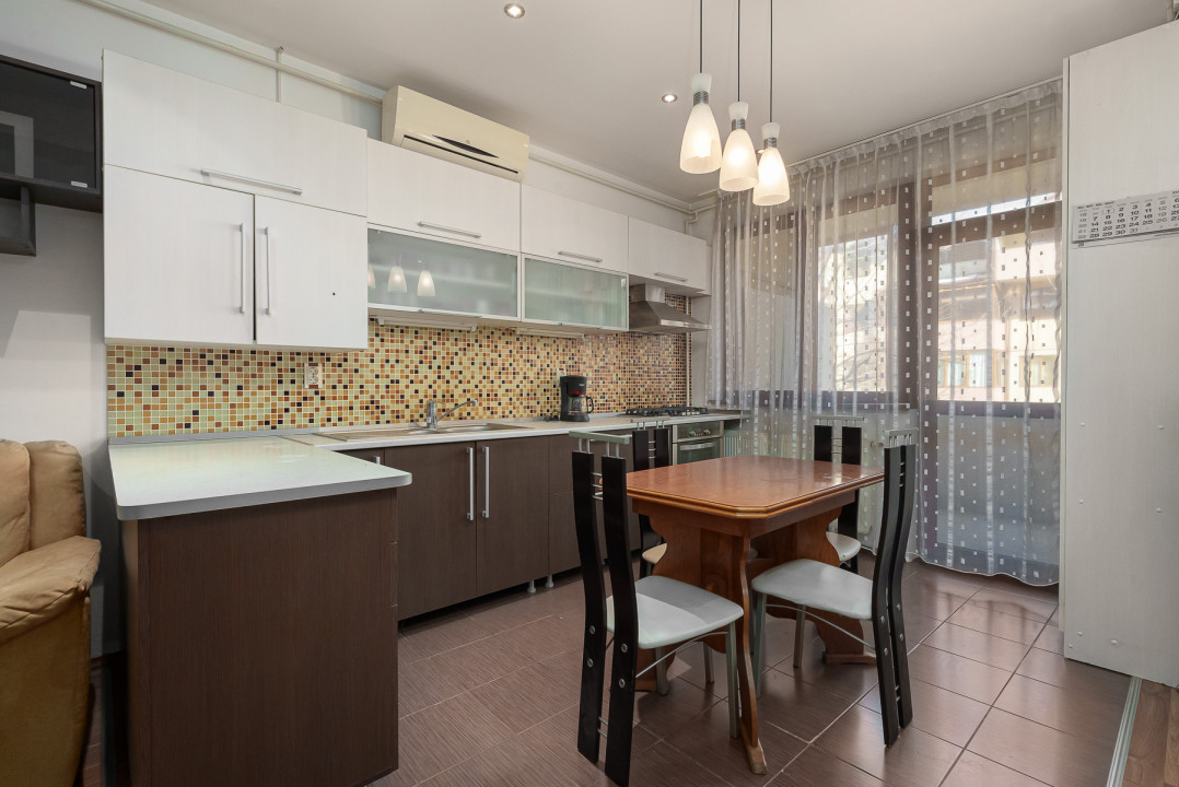 Apartament cu 2 camere în Cartierul Latin, mobilat și cu loc de parcare 