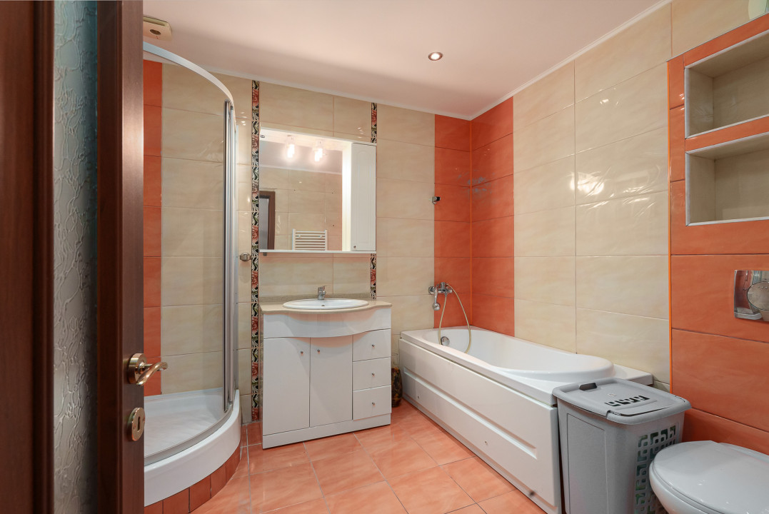Apartament cu 2 camere în Cartierul Latin, mobilat și cu loc de parcare 