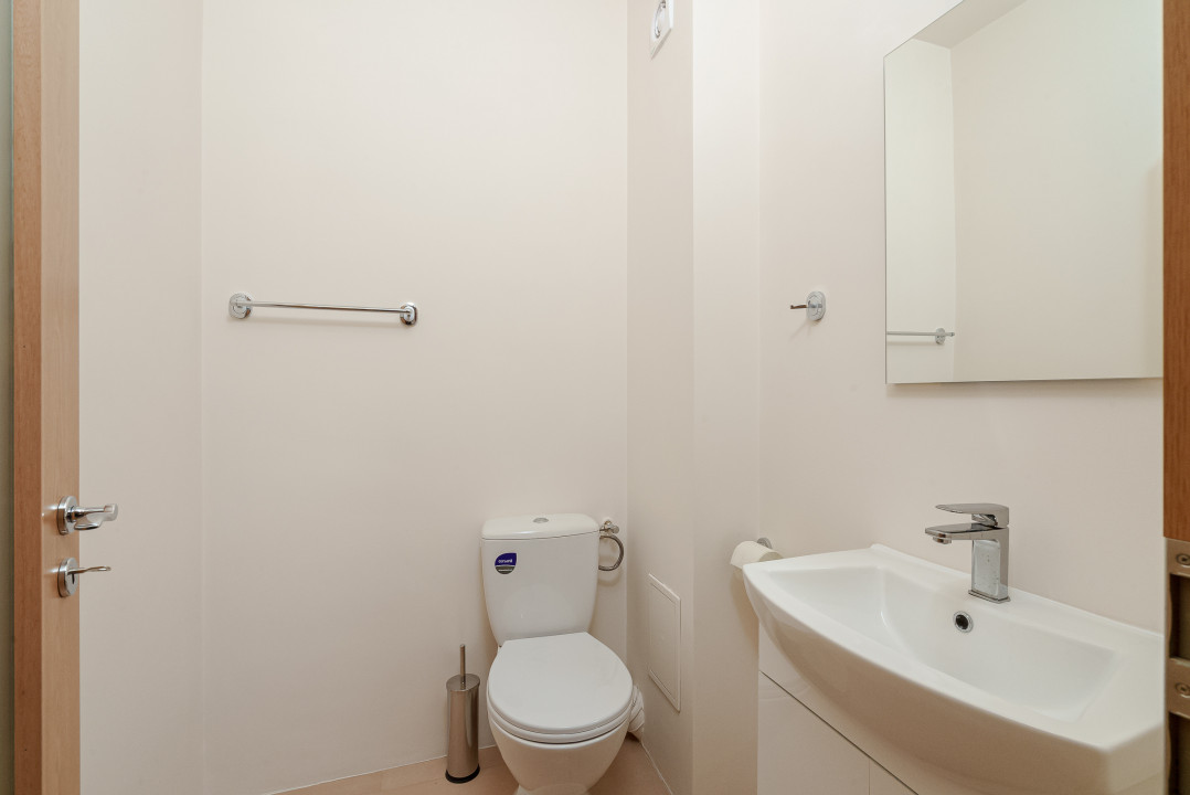 Apartament cu 3 camere Drumul Taberei - Raul Doamnei