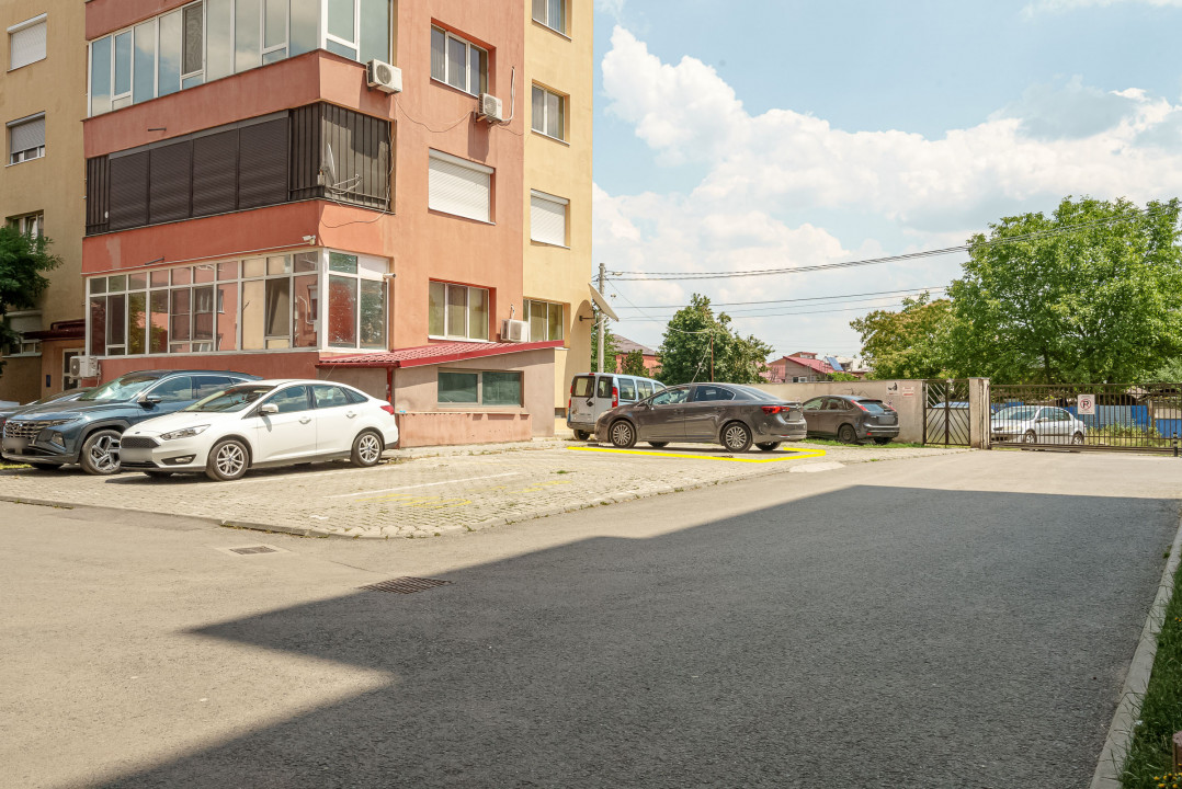 Apartament cu 3 camere Drumul Taberei - Raul Doamnei