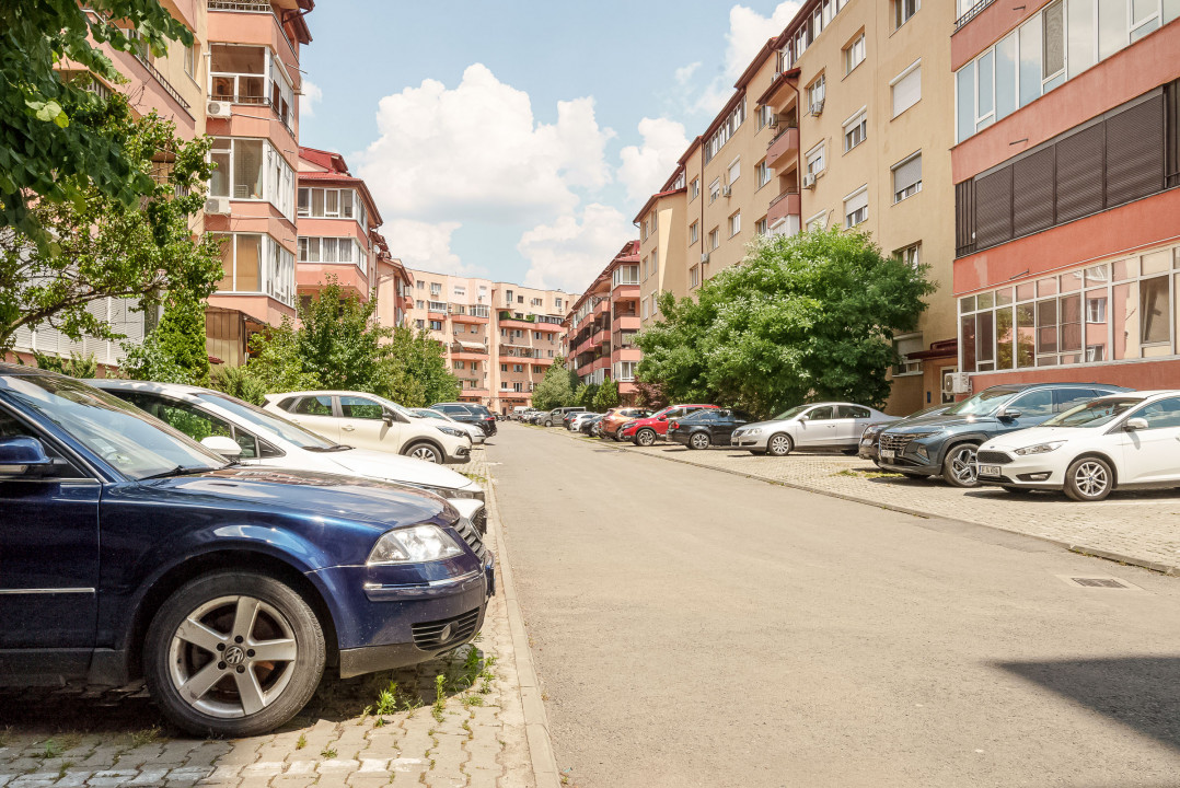 Apartament cu 3 camere Drumul Taberei - Raul Doamnei