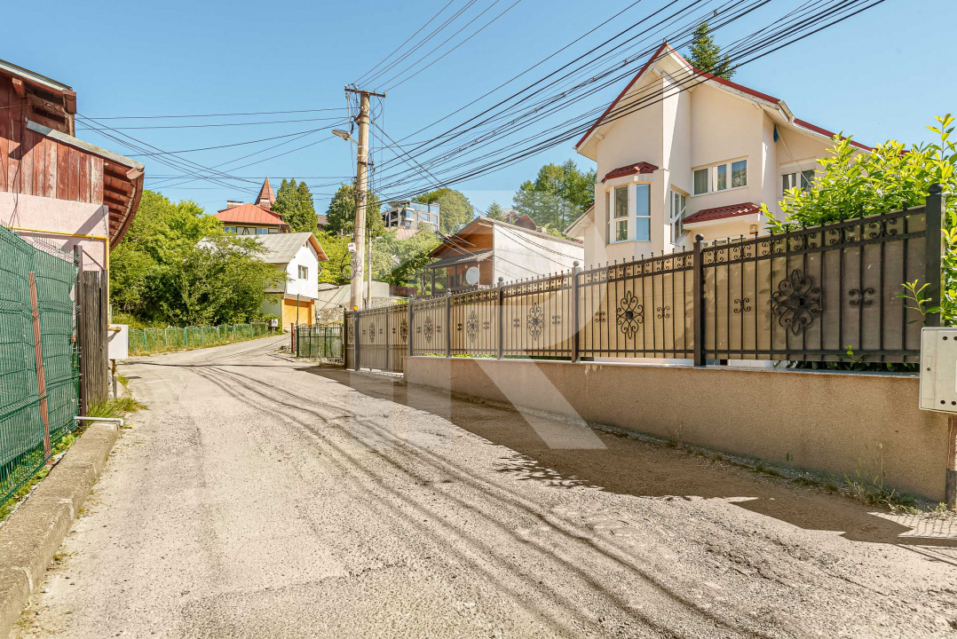 Vilă de vânzare în Bușteni – 8 dormitoare, vedere directă spre Crucea Caraiman!