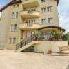 Casa cu teren de 3000 mp - ponton la lac - piscina si casa de oaspeti
