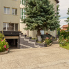 Casa cu teren de 3000 mp - ponton la lac - piscina si casa de oaspeti