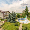 Casa cu teren de 3000 mp - ponton la lac - piscina si casa de oaspeti