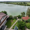 Casa cu teren de 3000 mp - ponton la lac - piscina si casa de oaspeti