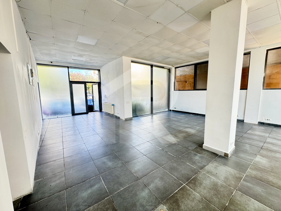 Spațiu comercial/birouri de închiriere, P+1+M, 260 mp, deschidere dubla, curte 