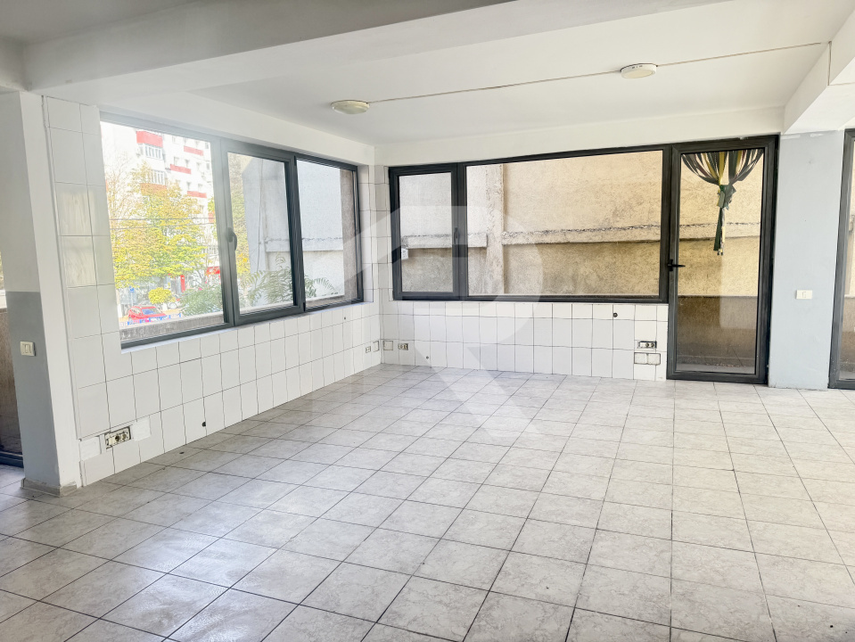 Spațiu comercial/birouri de închiriere, P+1+M, 260 mp, deschidere dubla, curte 