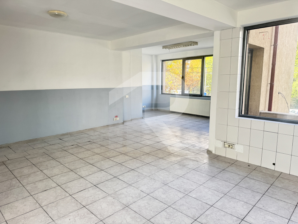 Spațiu comercial/birouri de închiriere, P+1+M, 260 mp, deschidere dubla, curte 