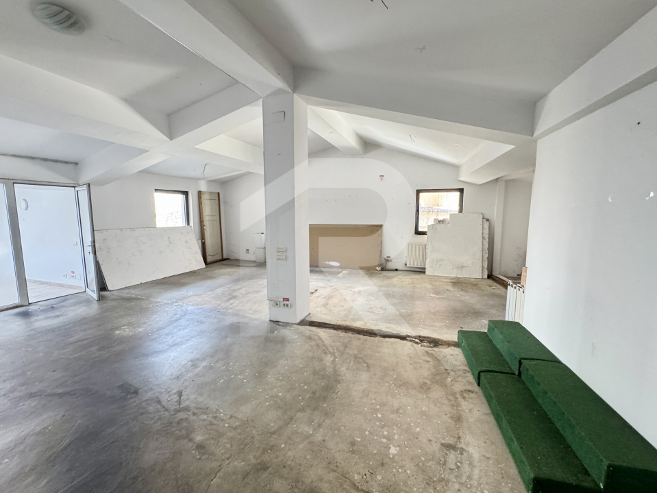 Spațiu comercial/birouri de închiriere, P+1+M, 260 mp, deschidere dubla, curte 