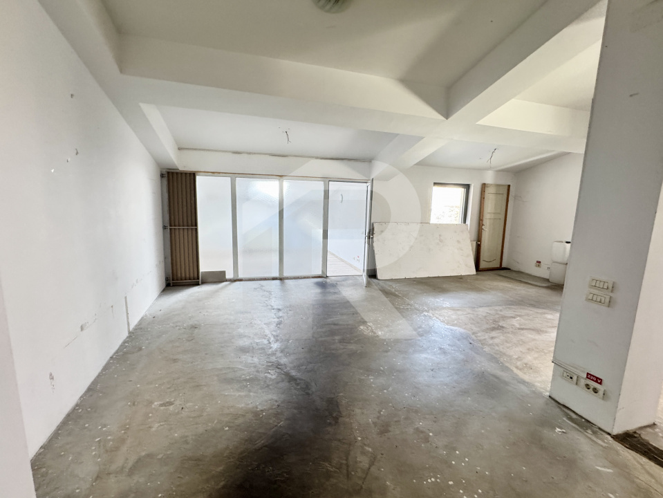 Spațiu comercial/birouri de închiriere, P+1+M, 260 mp, deschidere dubla, curte 