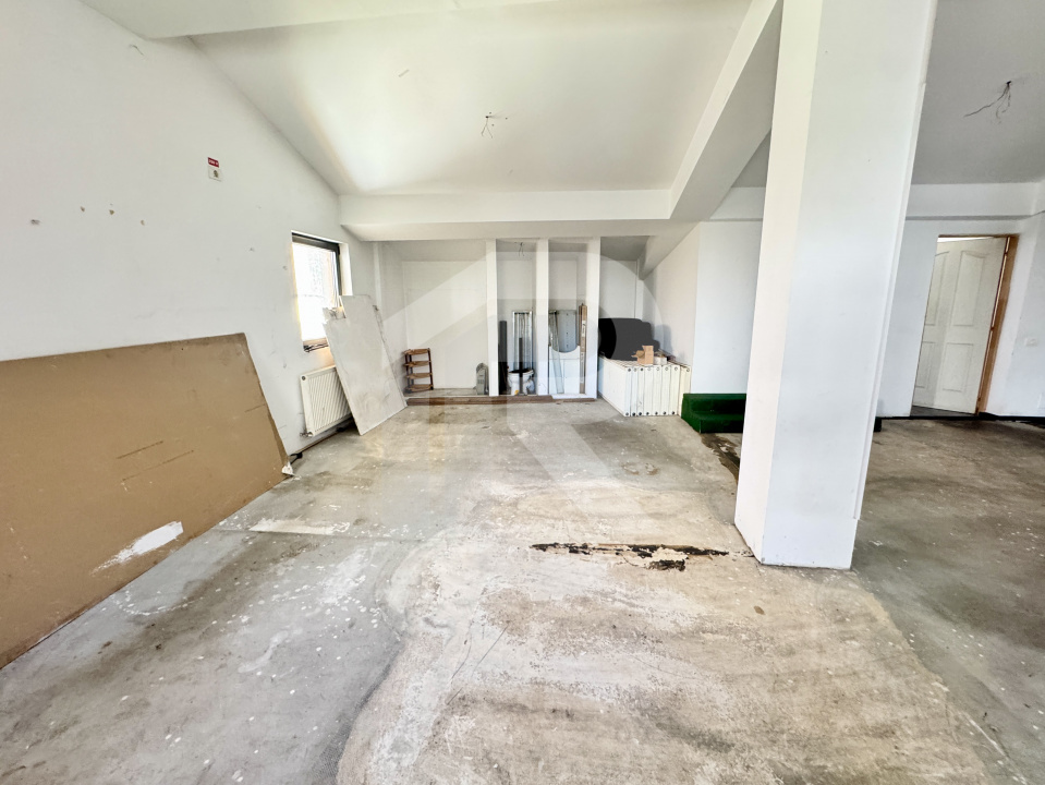 Spațiu comercial/birouri de închiriere, P+1+M, 260 mp, deschidere dubla, curte 