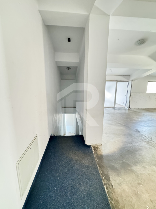 Spațiu comercial/birouri de închiriere, P+1+M, 260 mp, deschidere dubla, curte 