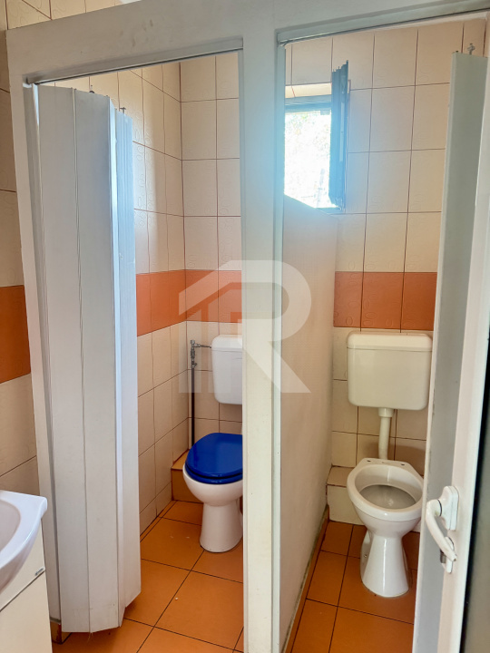 Spațiu comercial/birouri de închiriere, P+1+M, 260 mp, deschidere dubla, curte 