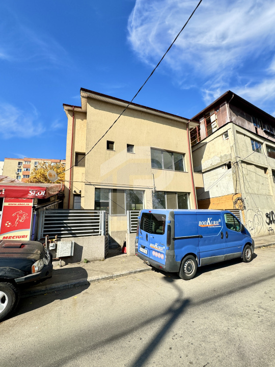 Spațiu comercial/birouri de închiriere, P+1+M, 260 mp, deschidere dubla, curte 