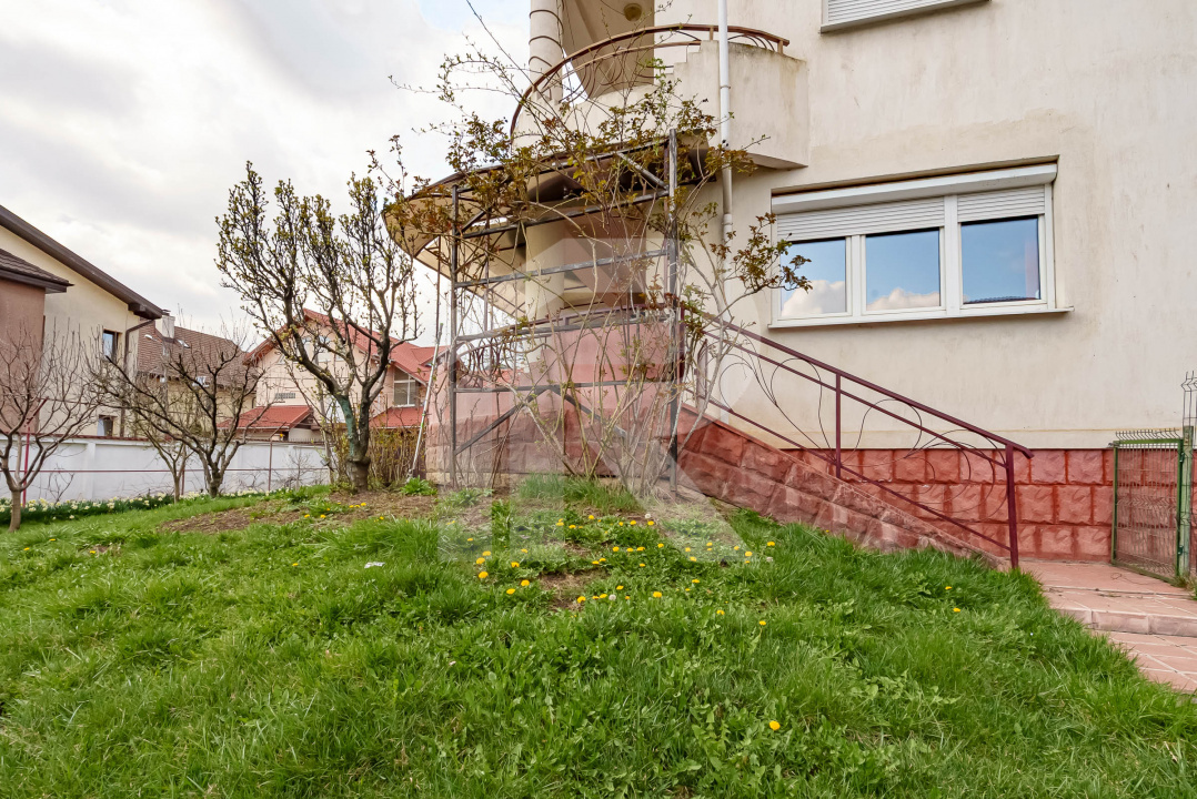 Casa spațioasă cu vedere la Lacul Grivița | 5 dormitoare | teren 793 mp