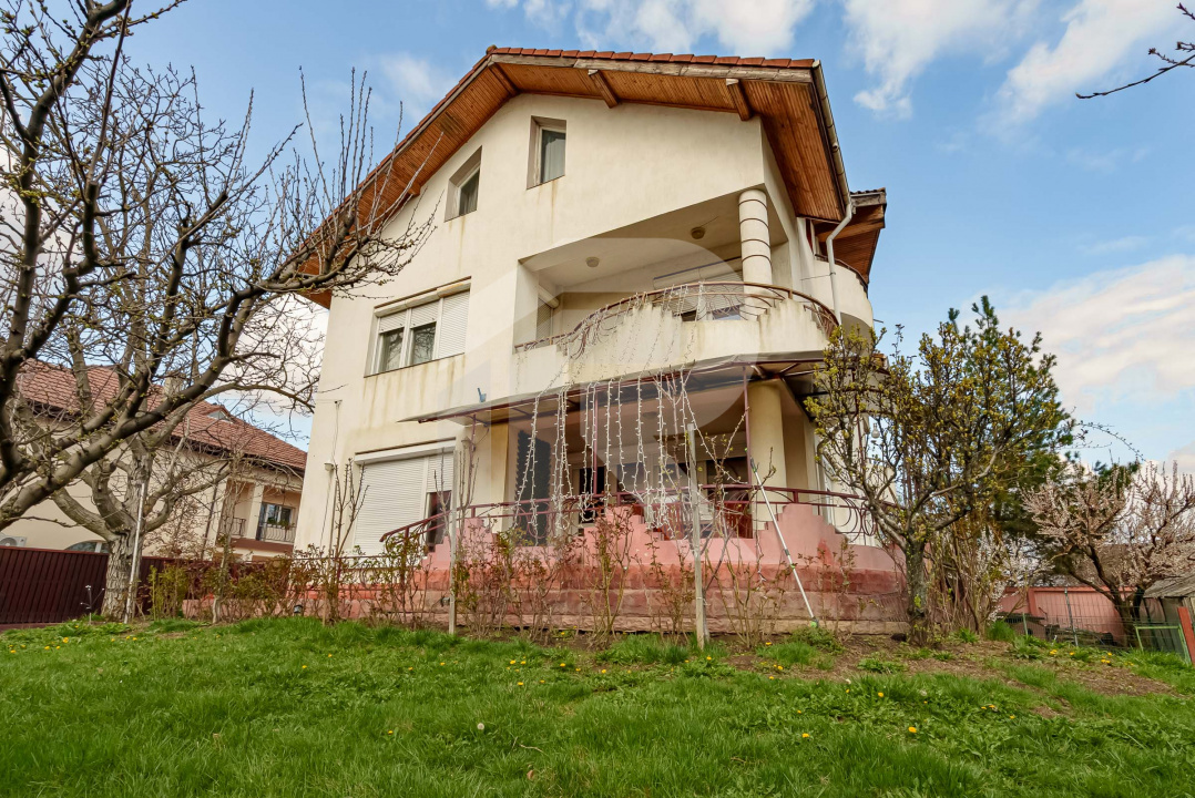 Casa spațioasă cu vedere la Lacul Grivița | 5 dormitoare | teren 793 mp