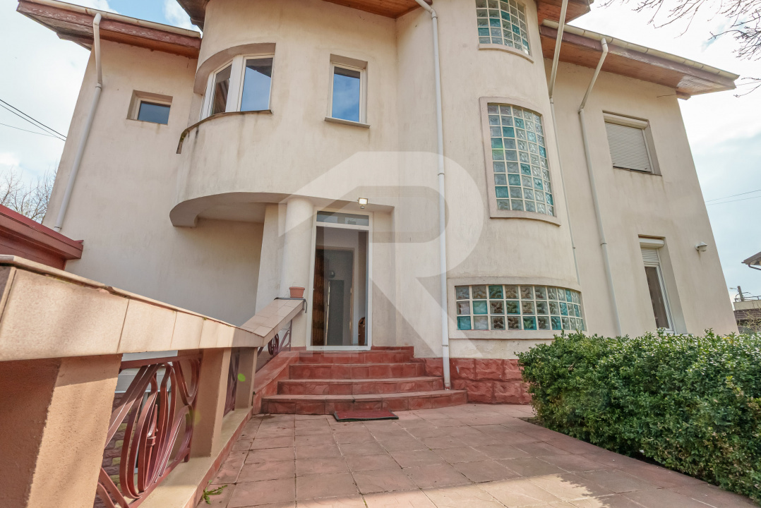 Casa spațioasă cu vedere la Lacul Grivița | 5 dormitoare | teren 793 mp