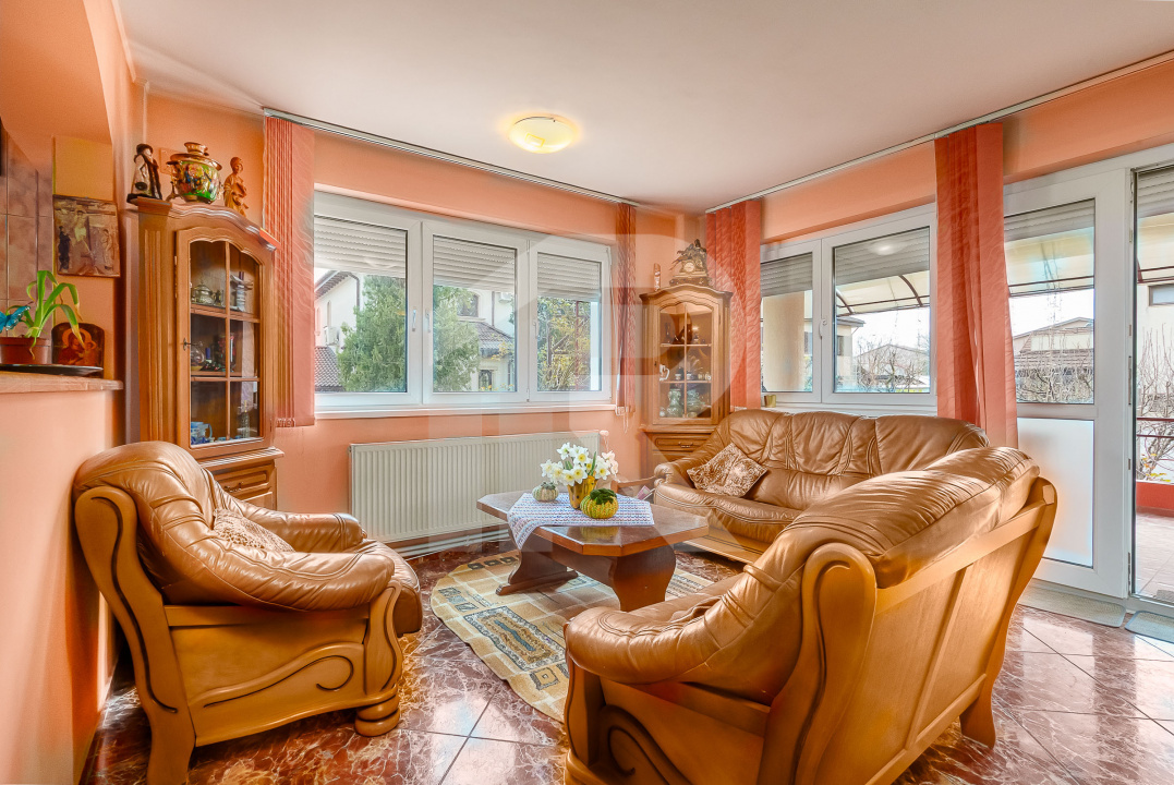 Casa spațioasă cu vedere la Lacul Grivița | 5 dormitoare | teren 793 mp